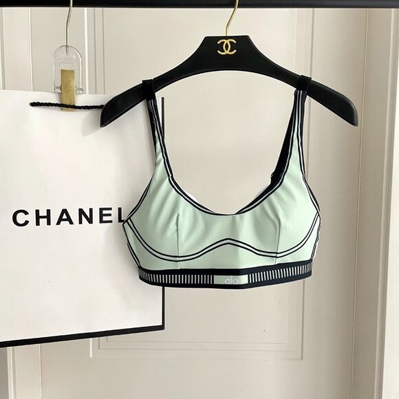 Women's ALO Yago Green High-stretch Long-sleeved Yoga And Fitness Sportswear Set - Picture 5 of 7